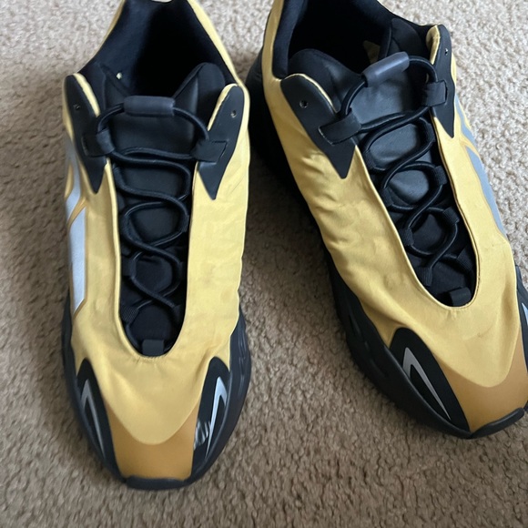 Yeezy 700 honeyflux